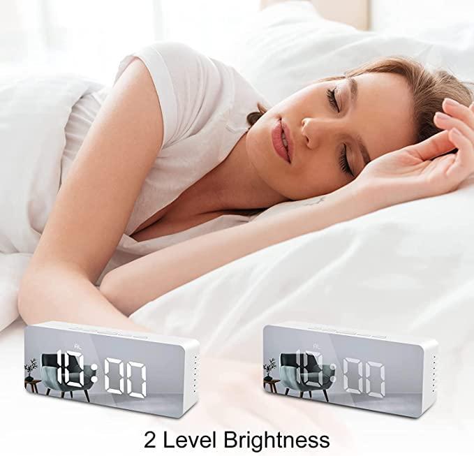 Digital Alarm Clock, LED Display Clock Best Makeup Bedroom Mirror Travel Alarm Office Bedroom Clock, Alarm Clock with Snooze, Dimmer Control, Support Battery Powered bqu5q7-dm